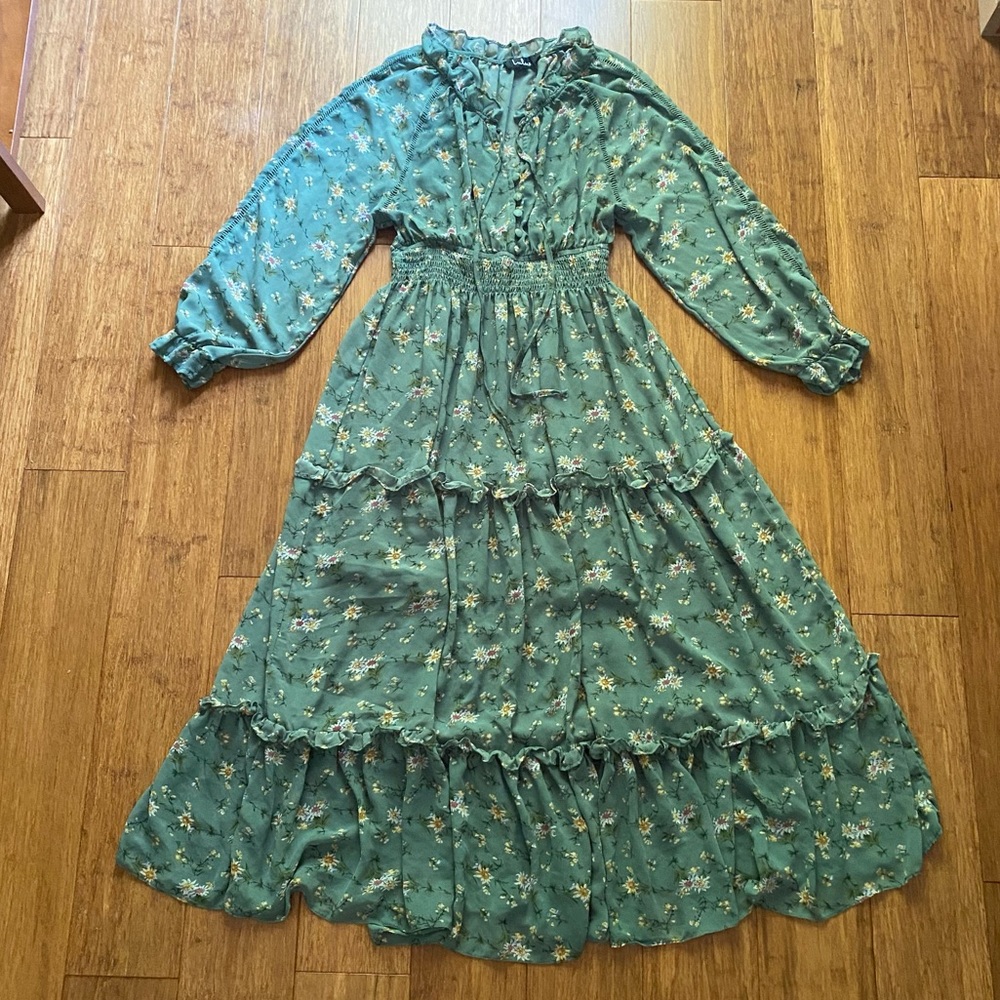 Lulu’s Delphine Sage Midi dress, Size L